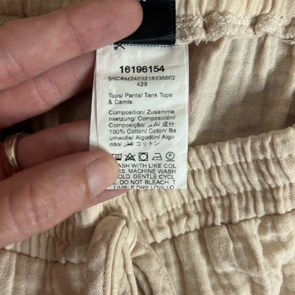 SHEIN Cream High Waist Shorts with Elastic Waistband, Size S - Picture 8 of 8